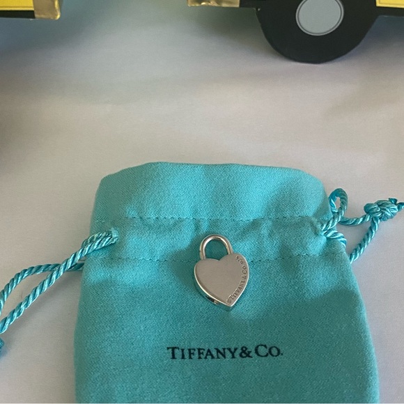 Tiffany & Co. BE MINE Heart Lock - Picture 4 of 7